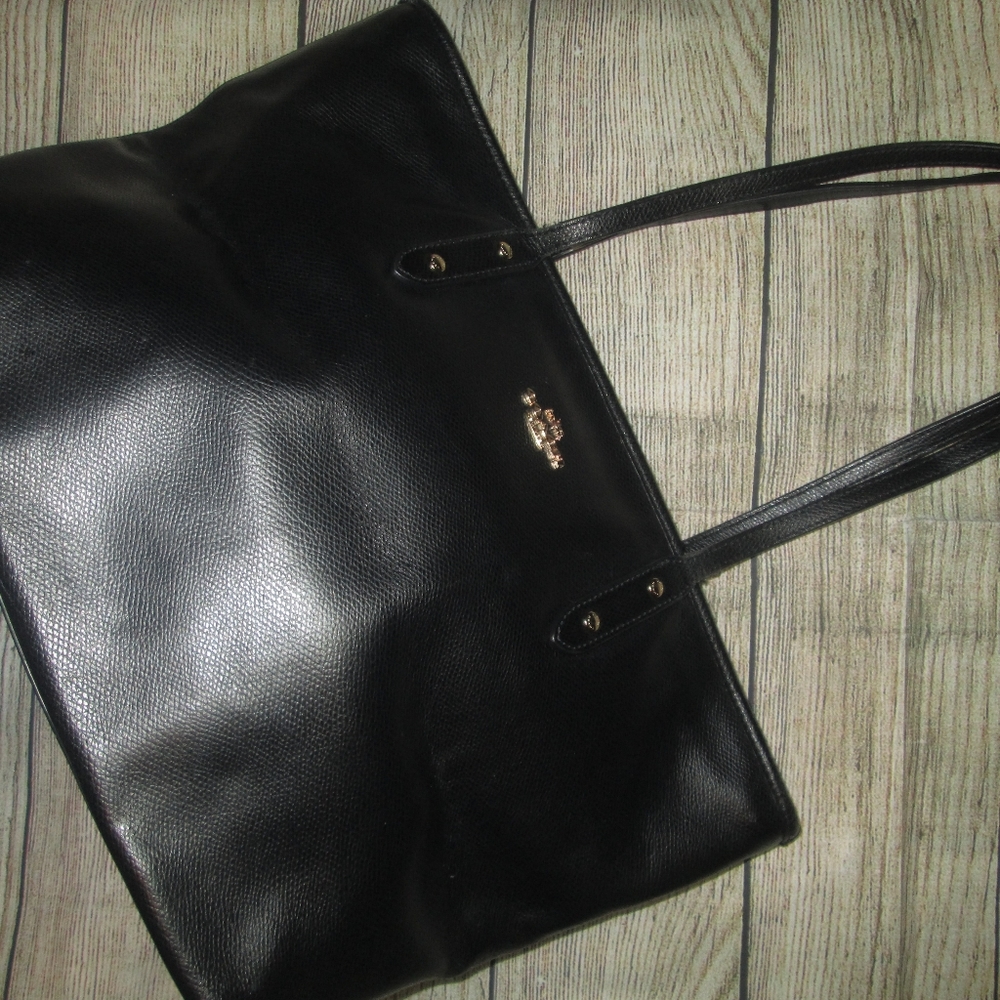 black tote bag